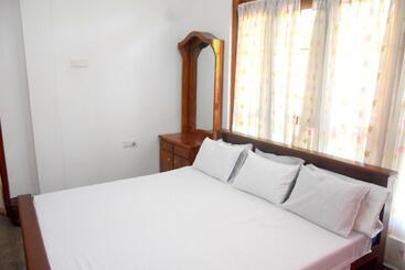 پانسیون Camellia Resort