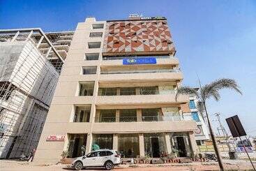 پانسیون Fabhotel Hk Villa