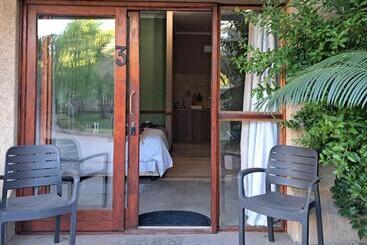 پانسیون Morgenbos Guesthouse