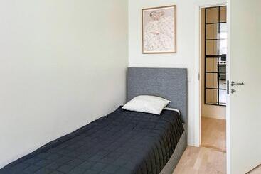 پانسیون Room In Guest Room   Room   5 Min Walk Eurovision Hyllie
