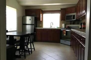 پانسیون The Hideaway Vacation Condos