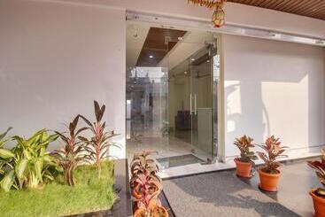 هتل Rr Residency