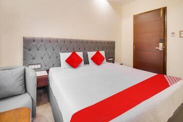 هتل Rr Residency