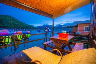 เดอะวอเตอร์ปาร์ครีสอร์ท  The Water Park Resort