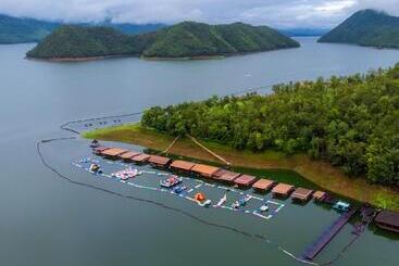 เดอะวอเตอร์ปาร์ครีสอร์ท  The Water Park Resort