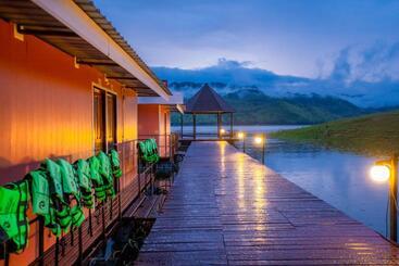 เดอะวอเตอร์ปาร์ครีสอร์ท  The Water Park Resort
