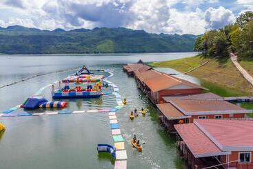 เดอะวอเตอร์ปาร์ครีสอร์ท  The Water Park Resort