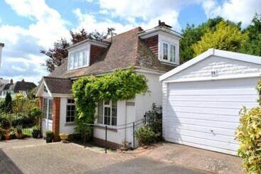 تختخواب و صبحانه Cedar Shade Cottage Ensuite Private Annexe With Parking