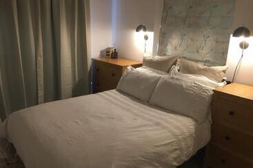 تختخواب و صبحانه Cedar Shade Cottage Ensuite Private Annexe With Parking