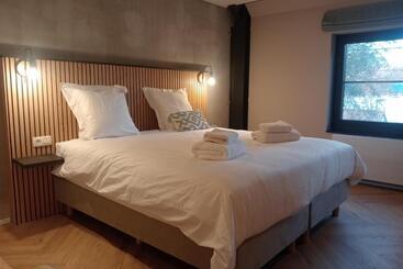 تختخواب و صبحانه Dionbulles & Dionlodge Guesthouse, Private Wellness Pool In Option