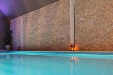 تختخواب و صبحانه Dionbulles & Dionlodge Guesthouse, Private Wellness Pool In Option