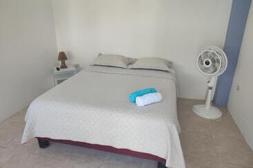 تختخواب و صبحانه Hostal Villa Escondida