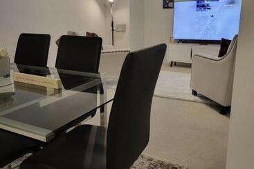 تختخواب و صبحانه New Luxury Home
