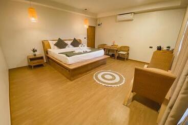 هتل Cirrus Valley Hill Resort