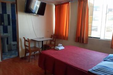 هتل Hostal Azul