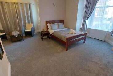 هتل Inn By The Sea, Portsmouth   En Suite Rooms With Or Without Sea View