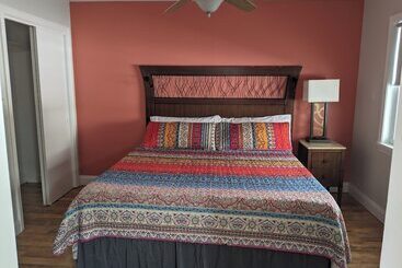 Отель Riverboat Inn & Suites