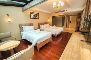 هتل Siri Grand Bangkok