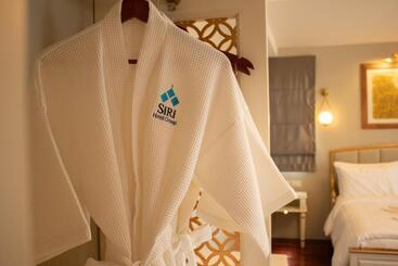 هتل Siri Grand Bangkok