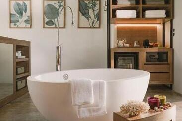 هتل Villa Escape Burasari