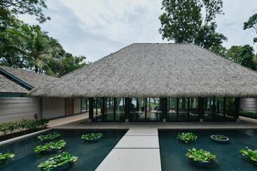 هتل Villa Escape Burasari