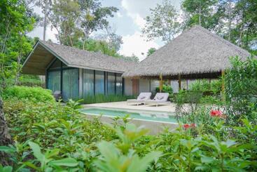 هتل Villa Escape Burasari