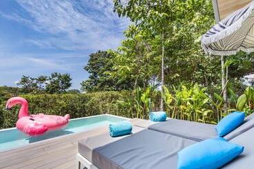 هتل Villa Escape Burasari