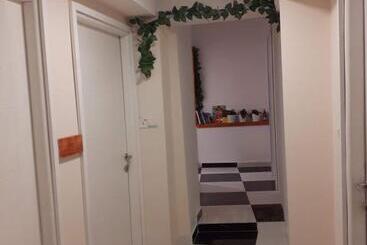 پانسیون Apartmani Zaara