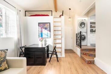 پانسیون Beautiful Downey Guest House