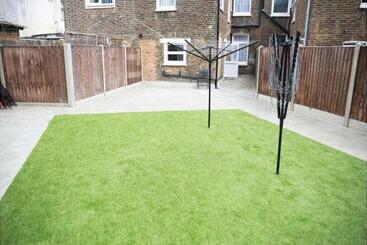 پانسیون Cricklewood Deluxe Ensuite Room
