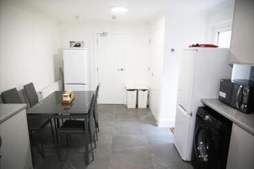 پانسیون Cricklewood Deluxe Ensuite Room