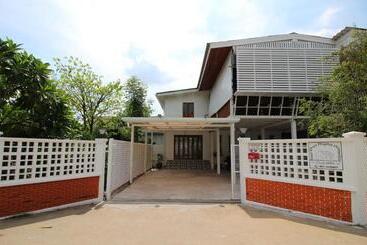 پانسیون Room In Guest Room   Baan Khunphiphit Homestay No3373