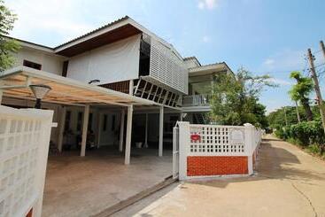 پانسیون Room In Guest Room   Baan Khunphiphit Homestay No3373