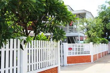 پانسیون Room In Guest Room   Baan Khunphiphit Homestay No3373