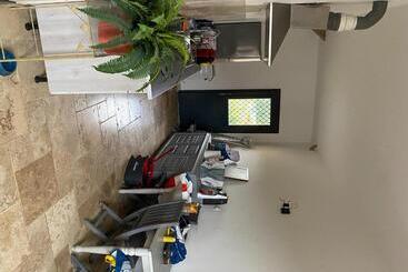 پانسیون Room In Guest Room Bed And Breakfast In The Countryside Near Beauvais Airport