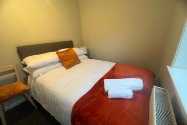 پانسیون The Coral Guest House 1 Fratton Park Portsmouth