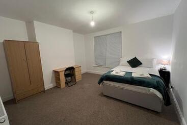 پانسیون The Coral Guest House 1 Fratton Park Portsmouth