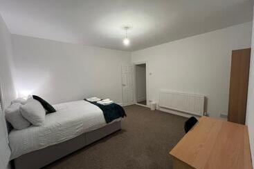 پانسیون The Coral Guest House 1 Fratton Park Portsmouth