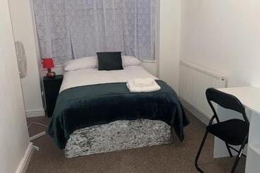 پانسیون The Coral Guest House 1 Fratton Park Portsmouth
