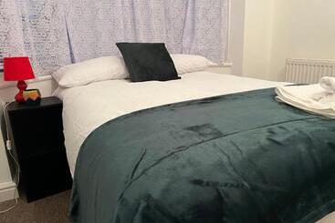 پانسیون The Coral Guest House 1 Fratton Park Portsmouth