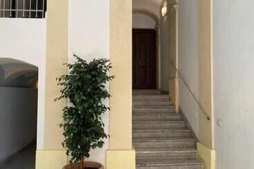 پانسیون The Inga Rooms Marina