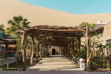 پانسیون Viajero Huacachina Hostel