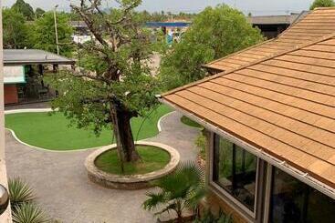 โรงแรม ดิ โอวาเล่ย์ [the O Valley Boutique Hotel]