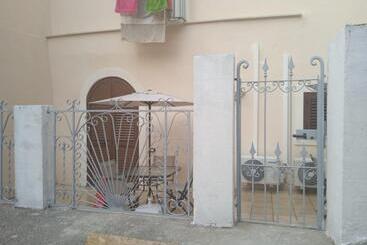 تختخواب و صبحانه Affittacamere Prezioso