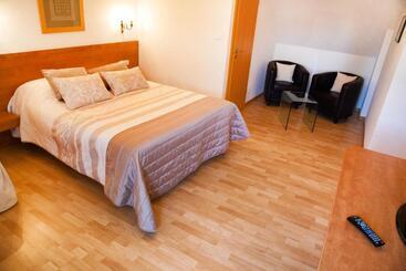 تختخواب و صبحانه Chambre D Hôtes Bernadette Bléger