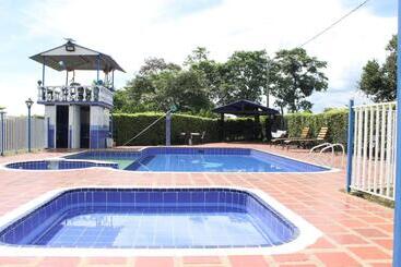 هتل Finca Villa Yuliana