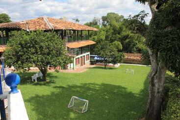 هتل Finca Villa Yuliana