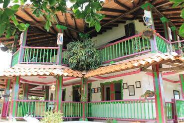 هتل Finca Villa Yuliana