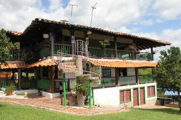 هتل Finca Villa Yuliana