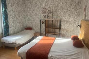 هتل Le Petit Montmartre